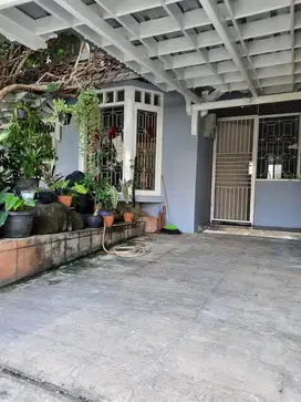 Rumah dilokasi strategis di Bintaro sektor 5 ( INH)