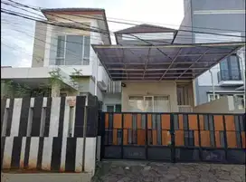 RUMAH CANTIK DI CEMPAKA PUTIH TENGAH DEKAT RS ISLAM DAN RS YARSI