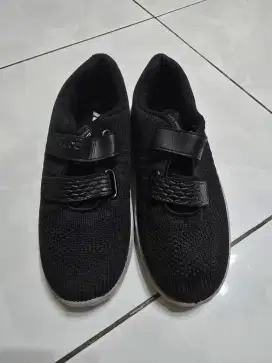 Obral Murah Sepatu Hitam