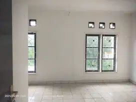 Rumah Dua Lantai M Green Asri dan Nyaman