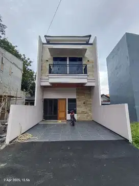 Rumah 2 lantai  3 kt 2km 2 mobil parkir cash kpr 999 jutaan jakarta