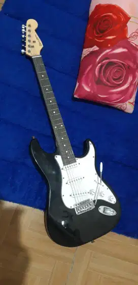 Gitar elektrik siap manggung