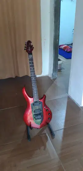 Gitar elektrik siap panggung