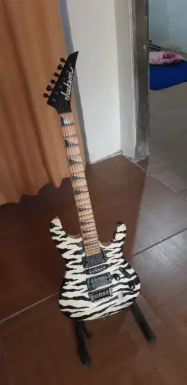 Gitar eletrik siap panggung