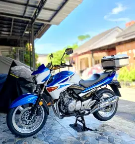 SUZUKI INAZUMA BIRU PUTIH