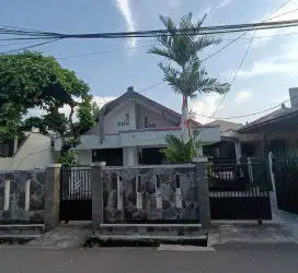 Rumah Warisan di Tengah Kota