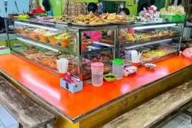 Dicari segera waiter untuk jaga warteg