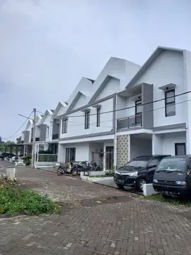 Jual rumah cantik 2lt inside pool udara berkabut Dkt tol Padalarang