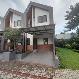 RUMAH DEKAT STASIUN KERETA API