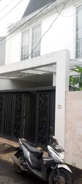 RUMAH SEWA RADIO DALAM RAYA KEBAYORAN BARU JAKARTA SELATAN