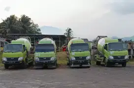 Mixer 3kubik Hino Dutro 130HD 2018 bagus siap kerja luar kota