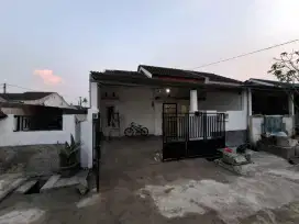 DI SEWAKAN RUMAH KELUARGA