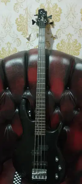 Bass merk cort warna hitam
