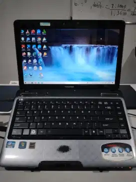 Laptop toshiba I3 ram 4 ssd 128