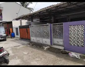 Di kontrakan rumah minimalis 1.5 km stasiun cilebut