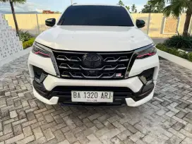 Toyota Fortuner GR Sport 2.8 Solar 2023 Nik 2022