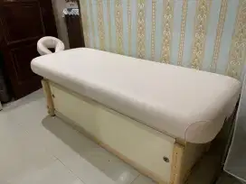 Tempat Tidur Terapi/Spa kondisi masih baru dan belum pernah pakai