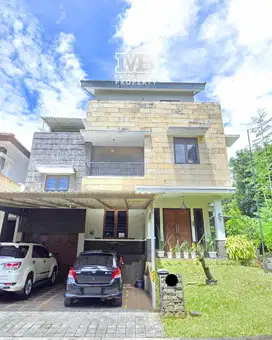 Dijual Cepat Rumah Hoek 3 1/2 Lantai Turun Harga di Delatinos BSD