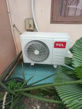 Service ac,bongkar pasang ac,cuci ac,isi freon dll