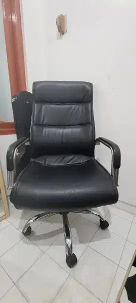 Kursi derektur bekas, kondisi 90% semua fitur normal