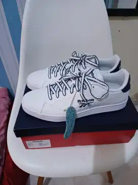Sepatu Sneakers Reebok Royal