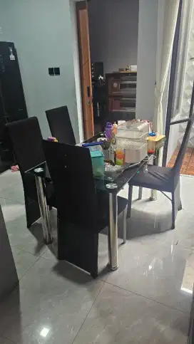 Meja Makan Kaca 1 set