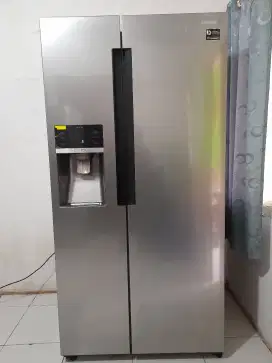 Dijual kulkas 2pintu side by side merk samsung normal