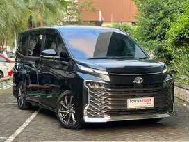 Garansi & Free service Toyota Voxy 2.0 AT Hitam 2024