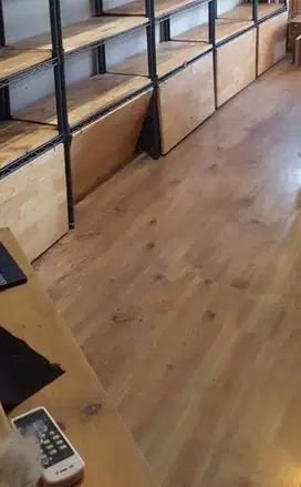 Flooring kayu lantai dalam ruangan (indoor)