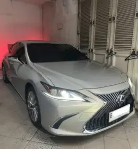 MURAH. LEXUS ES300h Ultra Luxury 2019 es300 h 2020 es