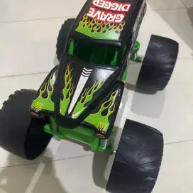Hotwheels Grave Digger (ukuran besar)