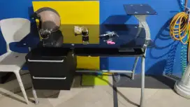 Meja kerja dari kaca