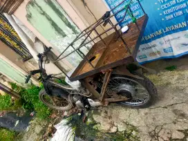 Di butuhkan pengantar galon dan pengisian galon