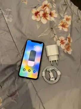 Dijual Iphone 11 Pro 256GB Green Mulus Teregister Hp + charger