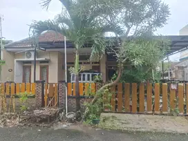 Dijual rumah sdh renov di hoek di Citra Indah City