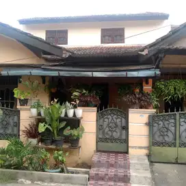 Di Jual Rumah Hook, Strategis utk Usaha, di  Pd Kacang Prima,Bintaro
