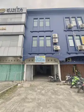 DISEWAKAN RUKO 3LT LOKASI TEPI JALAN BESAR JL. SOEKARNO HATTA