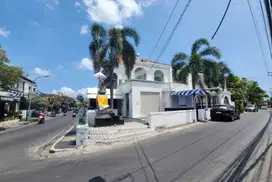 Dijual ex cafe di lokasi jalan utama yg sangat premium Seminyak