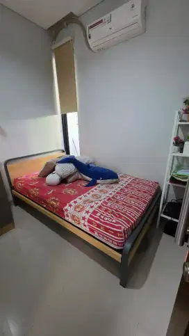 Satu Set Furnitur Kamar Tidur