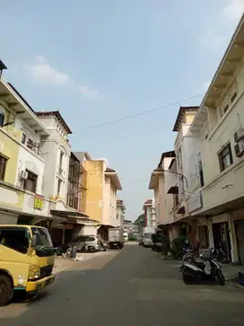 Disewa Ruko Komplek 1000