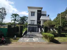 Dijual Rumah View GOLF Langsung & Danau Di Sentul City Bogor
