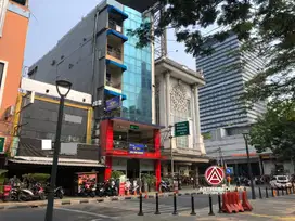 GEDUNG 6 LANTAI KAWASAN ELITE BISA DIJADIKAN USAHA ATAU PERKANTORAN