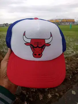 Topi trucker jaring  basket logo Chicago bull