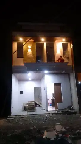 Rumah dua lantai jakarta cash kpr 699 juta 2kt 2km