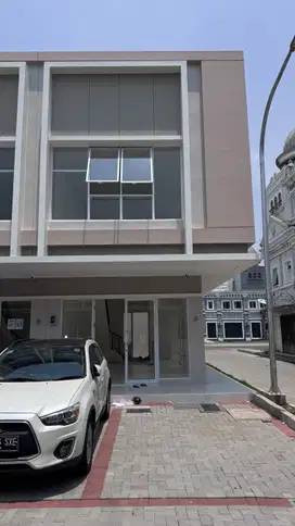 Ruko Hoek di Vienna Grande, Tangerang
