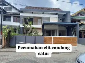 JUAL RUMAH MEWAH LINGKUNGAN ELIT CONDONGCATUR DEPOK SLEMAN