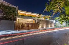Brand New Villa 2 lantai yang Berlokasi Jalan Utama Bidadari Seminyak