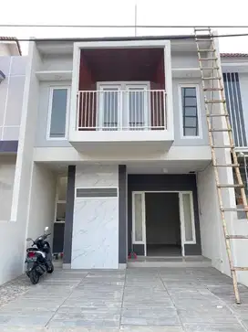 RUMAH MEWAH SIAP HUNI SUHAT DEKAT KAMPUS