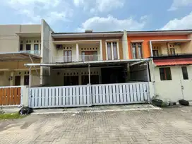 Rumah 2 Lantai Dalam Perumahan Dekat Dengan Kampus UGM Jogja