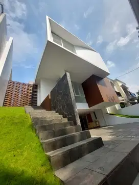 DIJUAL RUMAH MEWAH SIAP HUNI PONDOK INDAH  JAKARTA SELATAN.